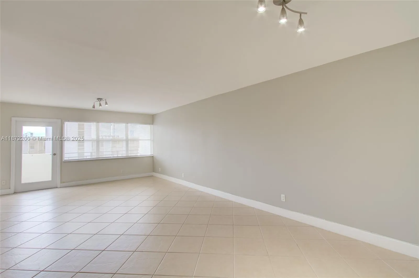 401 Golden Isles Dr, #702