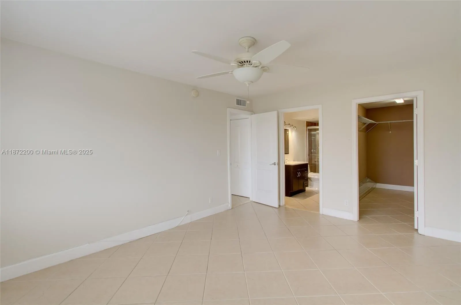 401 Golden Isles Dr, #702