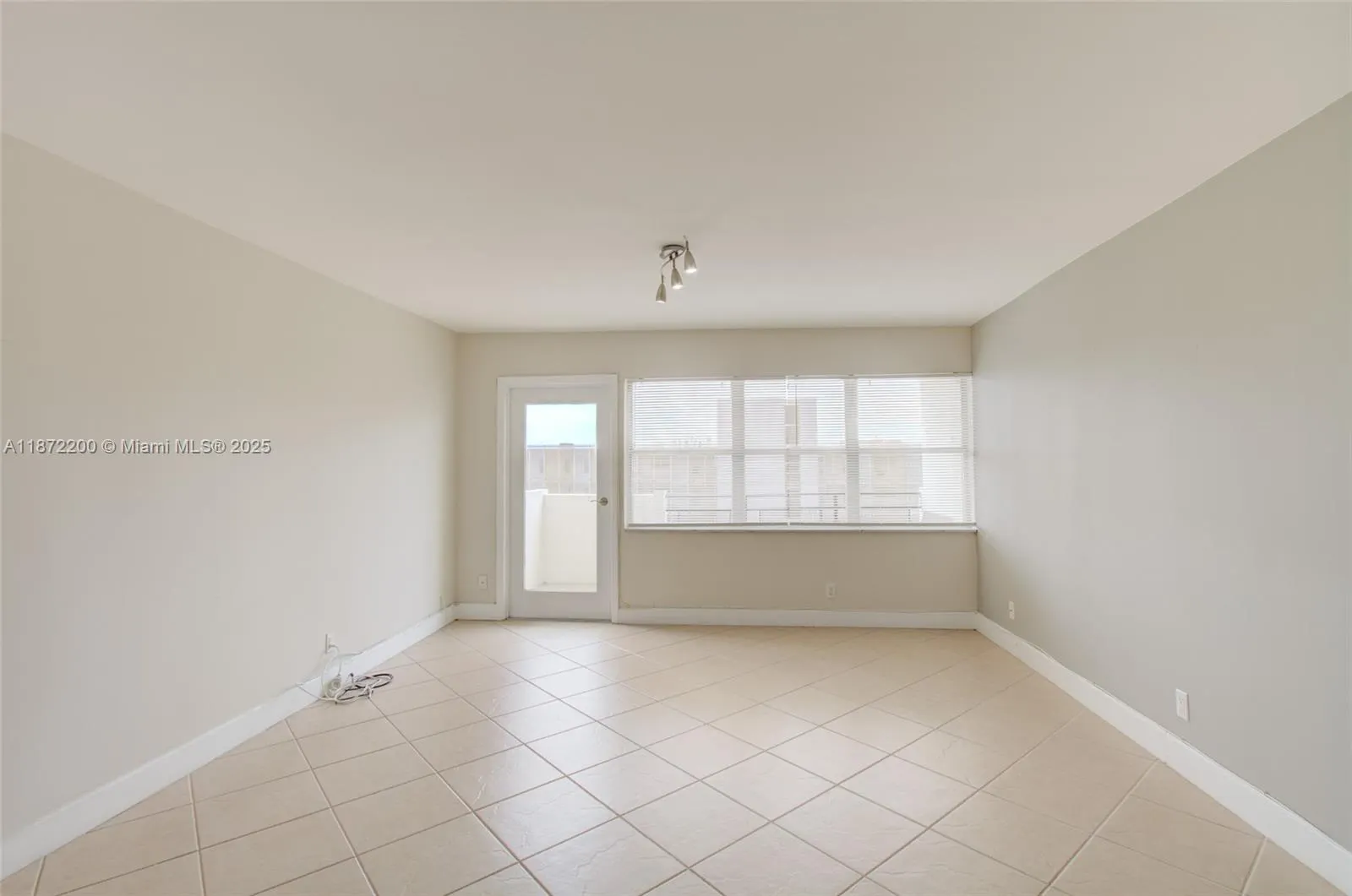 401 Golden Isles Dr, #702