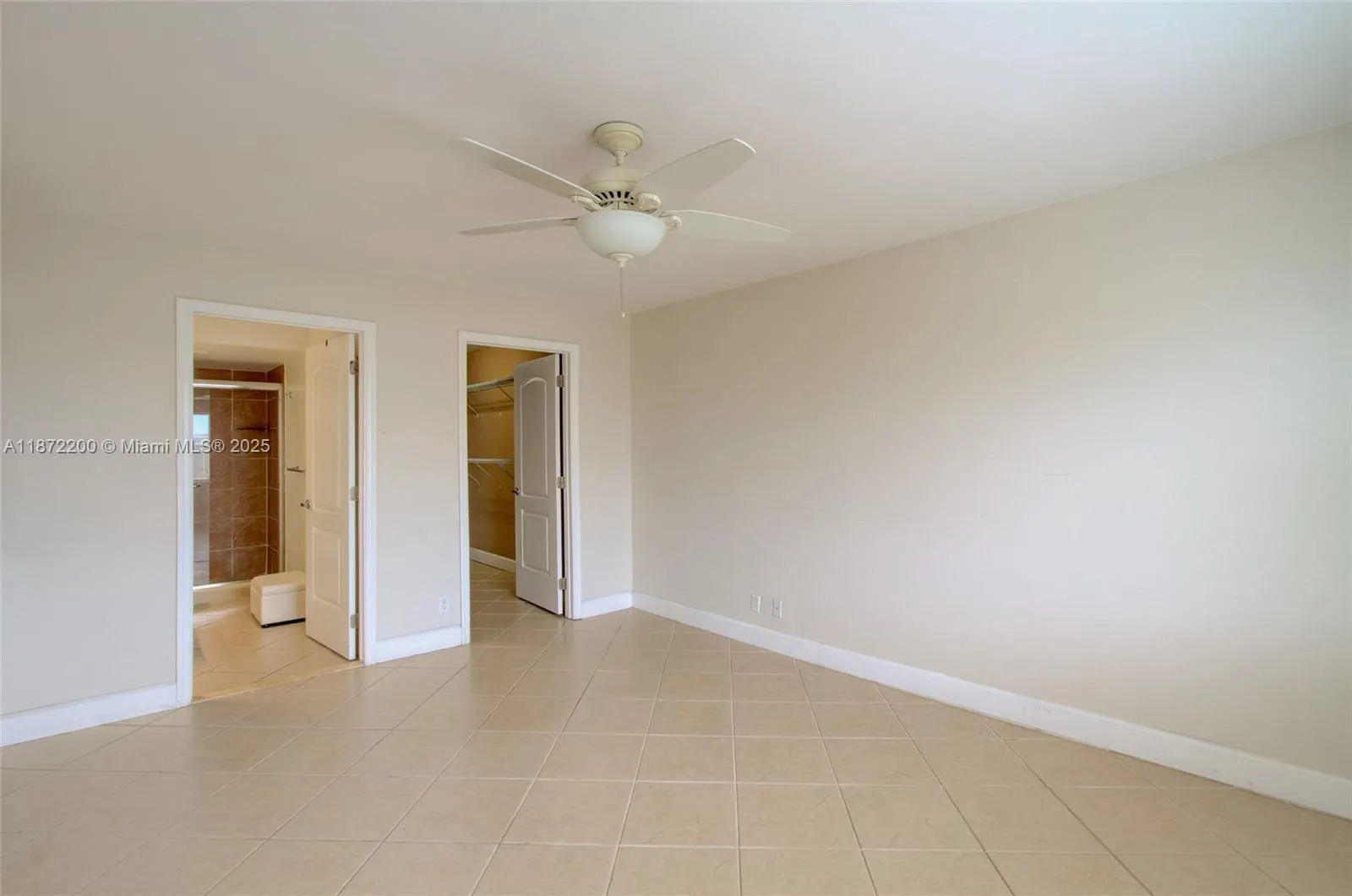 401 Golden Isles Dr, #702