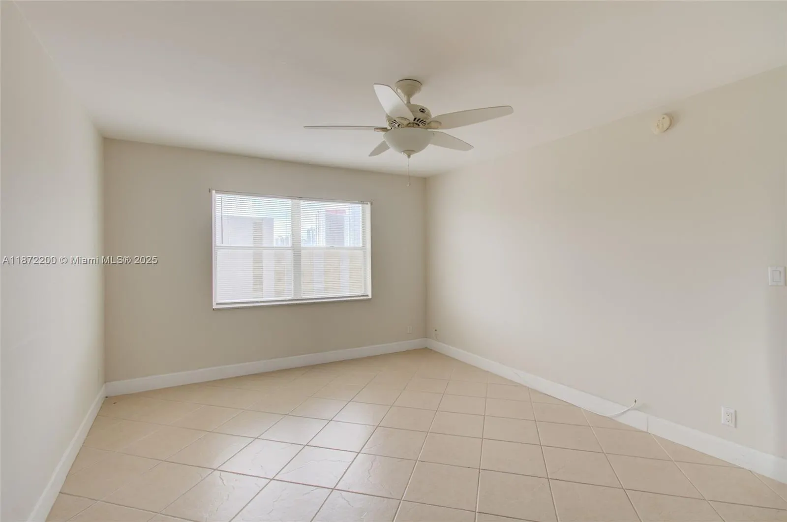 401 Golden Isles Dr, #702