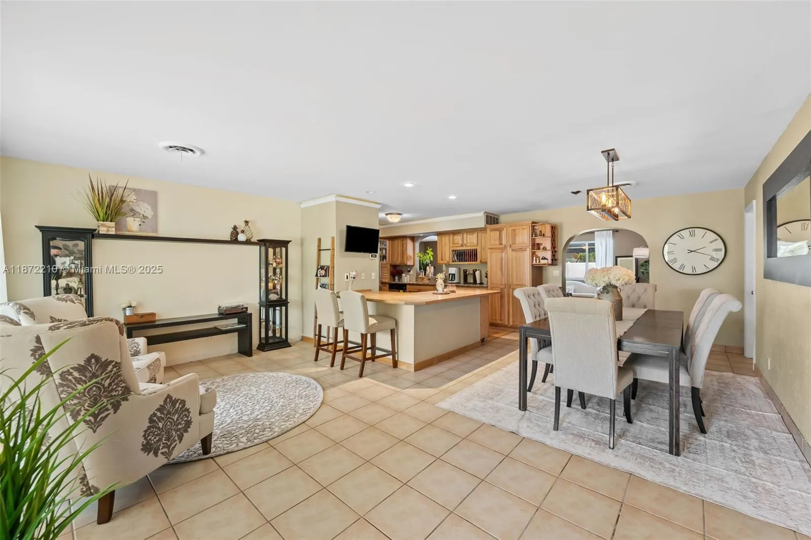 1925 N 39th Ave