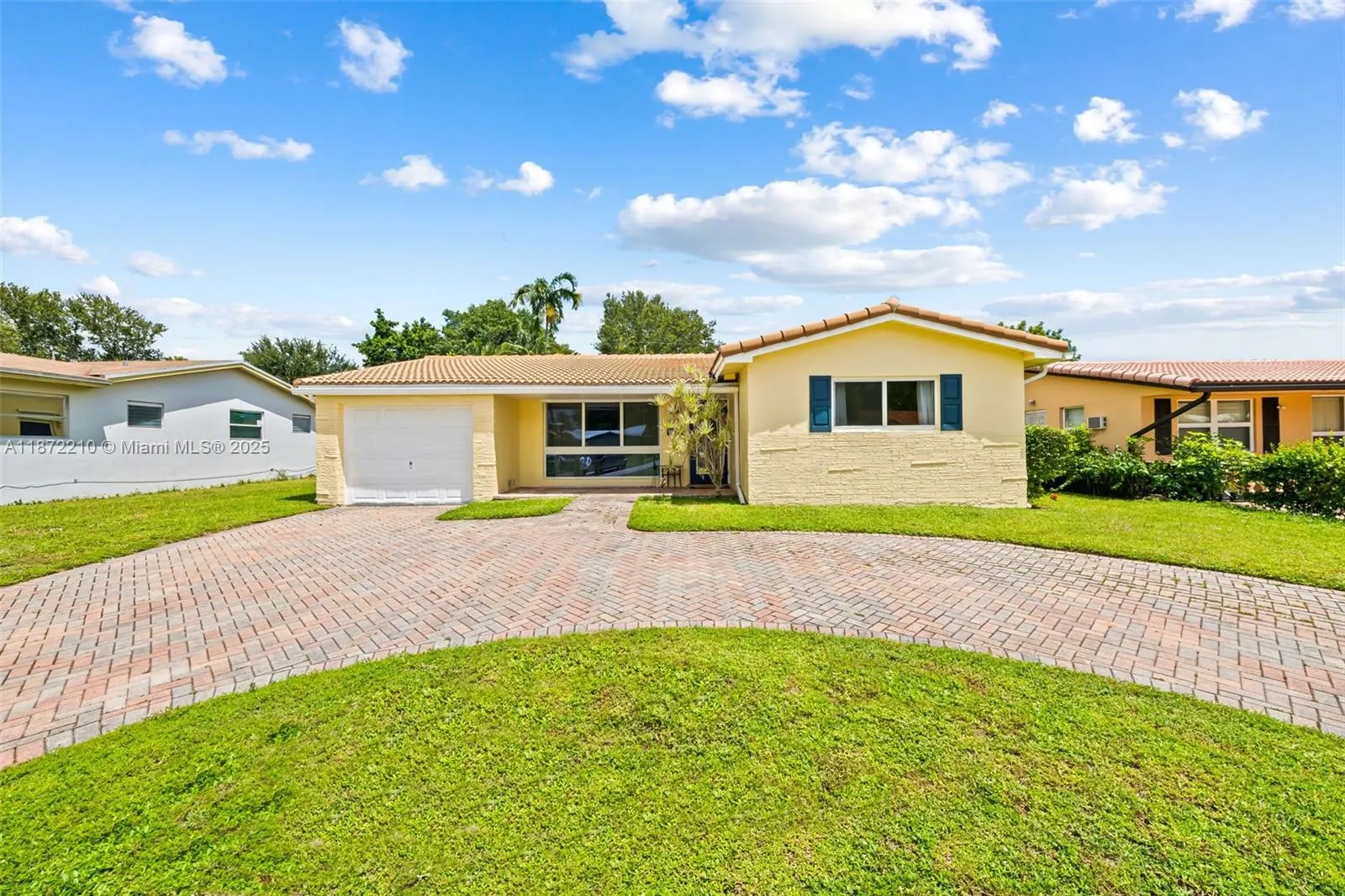 1925 N 39th Ave