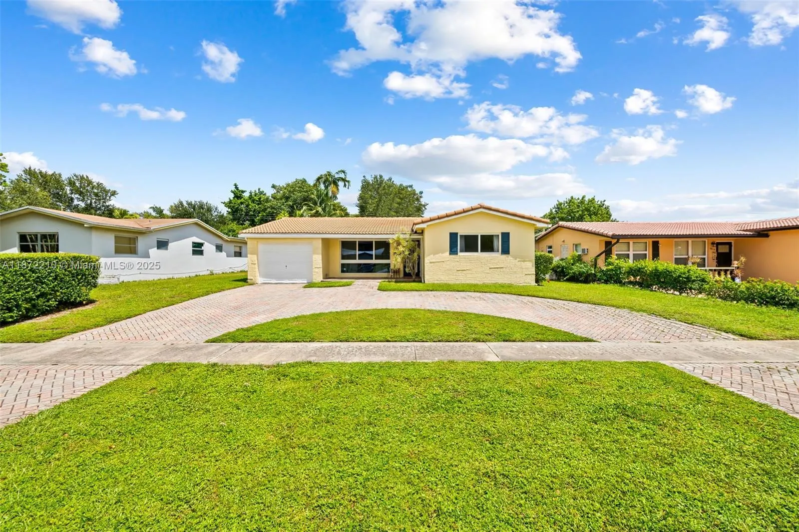 1925 N 39th Ave
