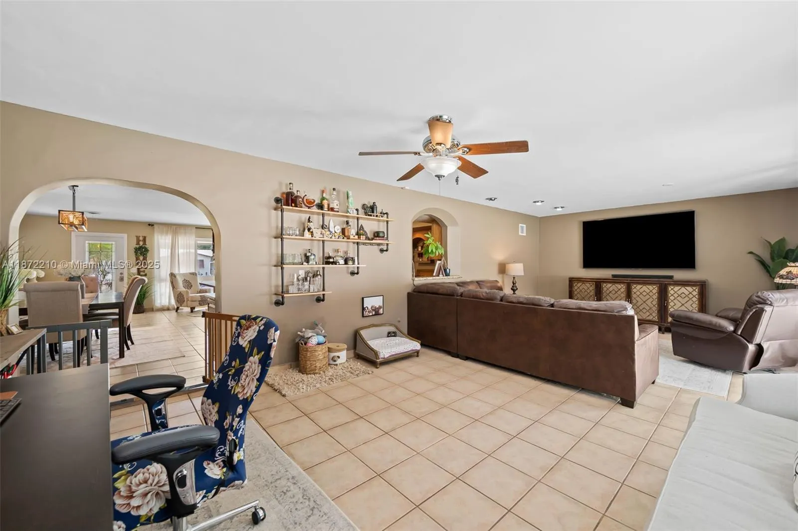 1925 N 39th Ave