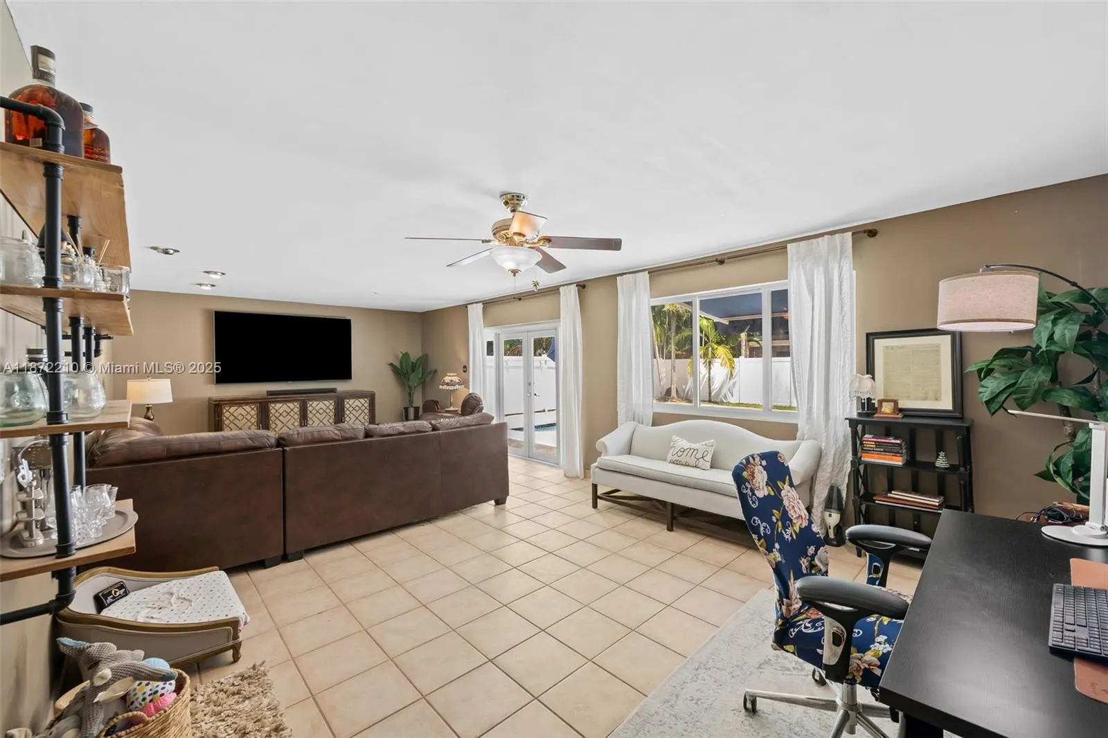 1925 N 39th Ave