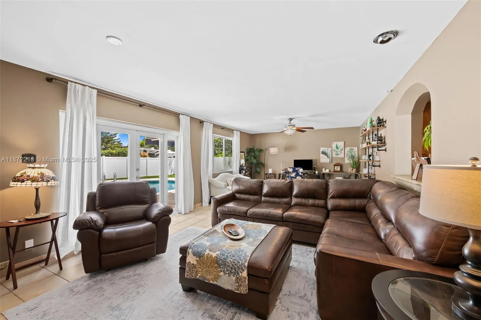 1925 N 39th Ave