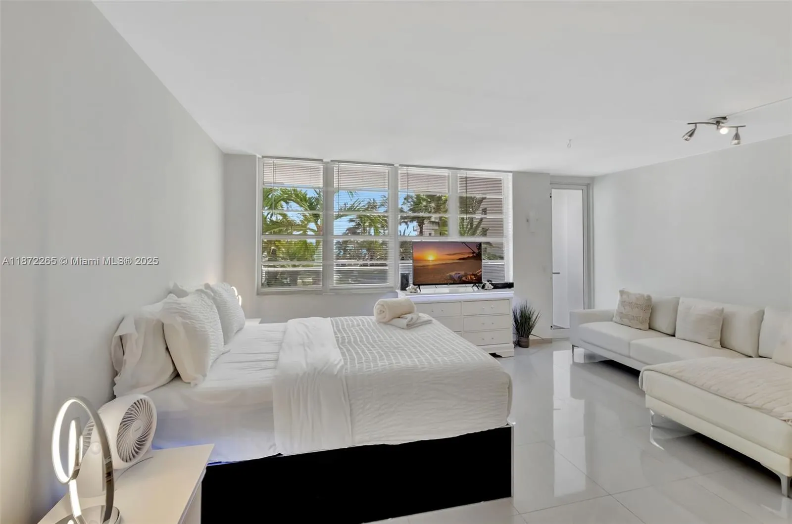 100 Lincoln Rd, #417