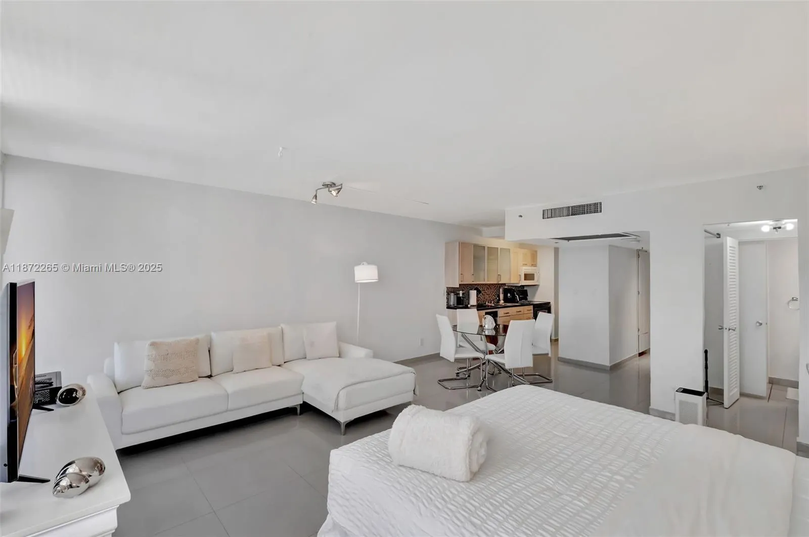 100 Lincoln Rd, #417
