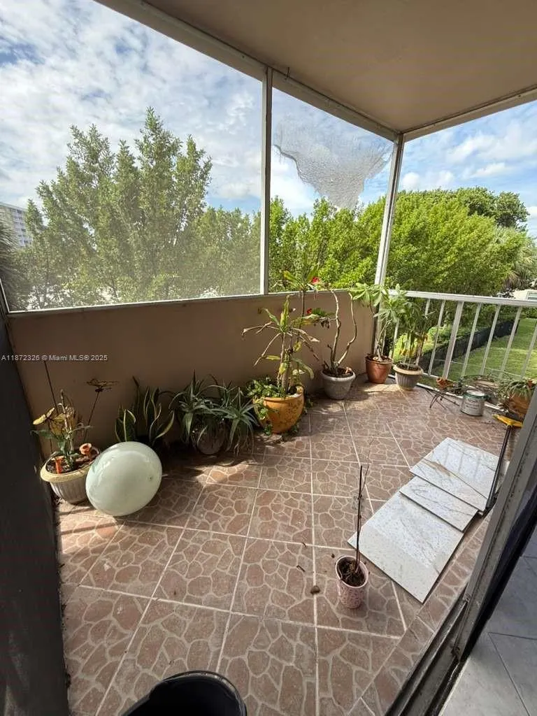 1200 Tallwood Ave, #305