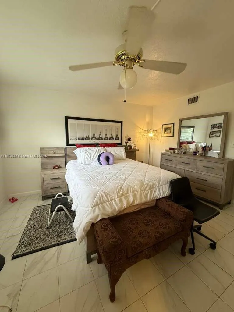 1200 Tallwood Ave, #305