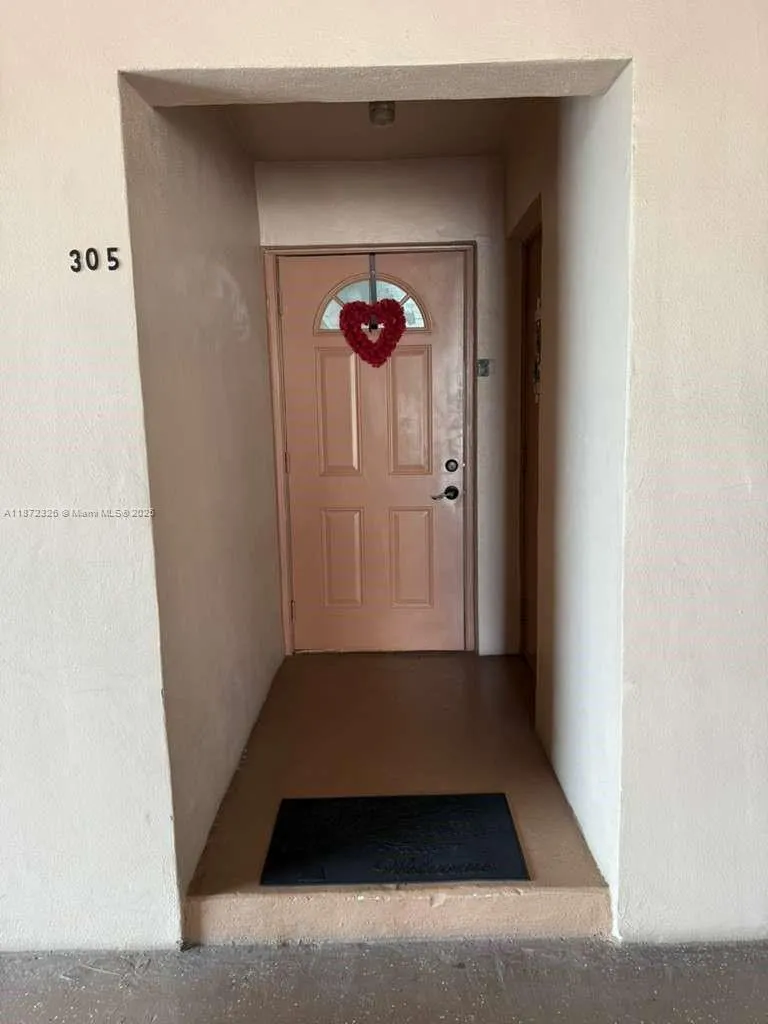 1200 Tallwood Ave, #305