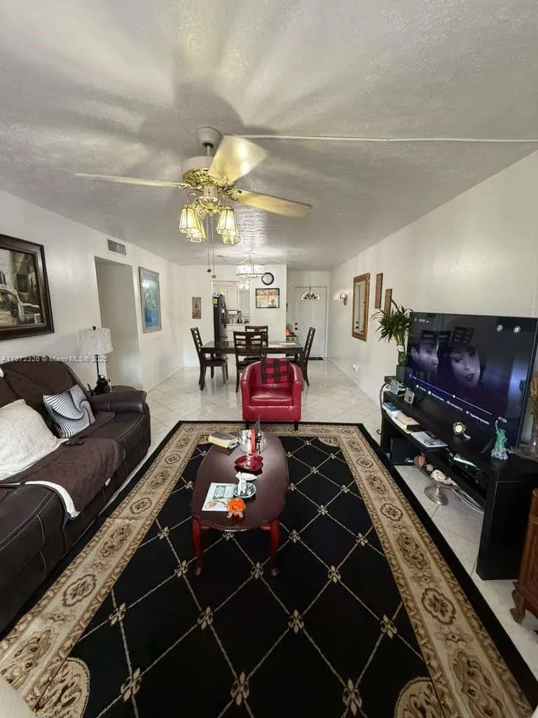1200 Tallwood Ave, #305