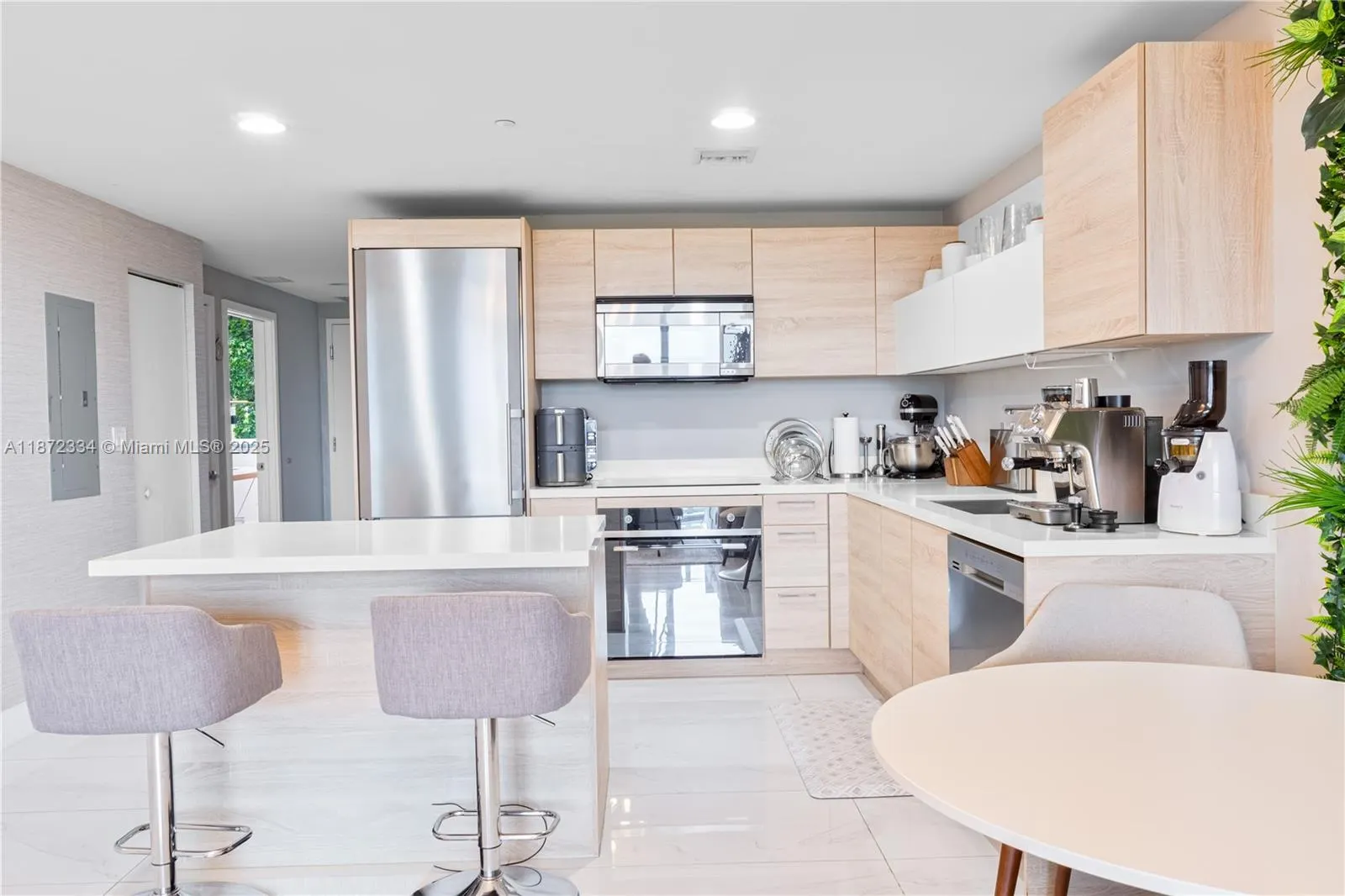 16385 Biscayne Blvd, #405