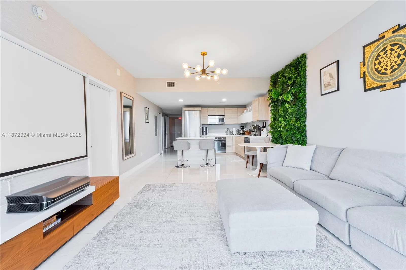 16385 Biscayne Blvd, #405