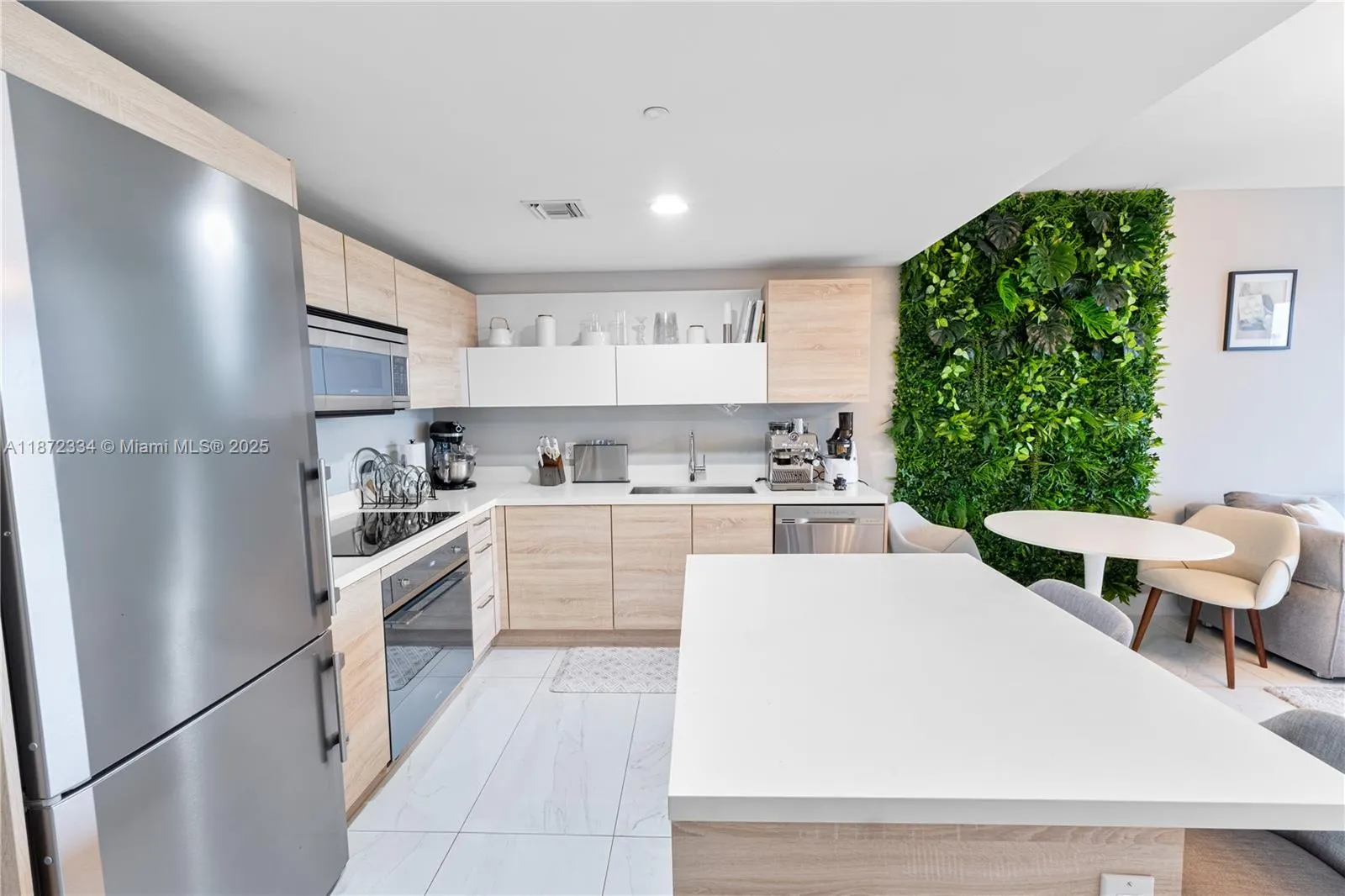 16385 Biscayne Blvd, #405