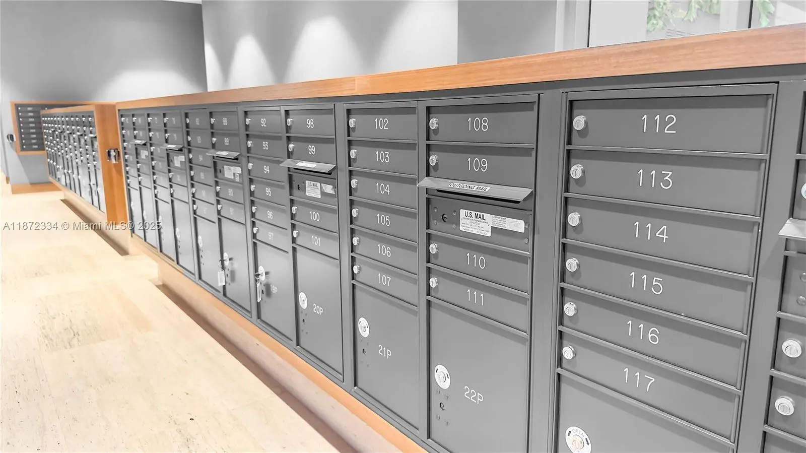 16385 Biscayne Blvd, #405