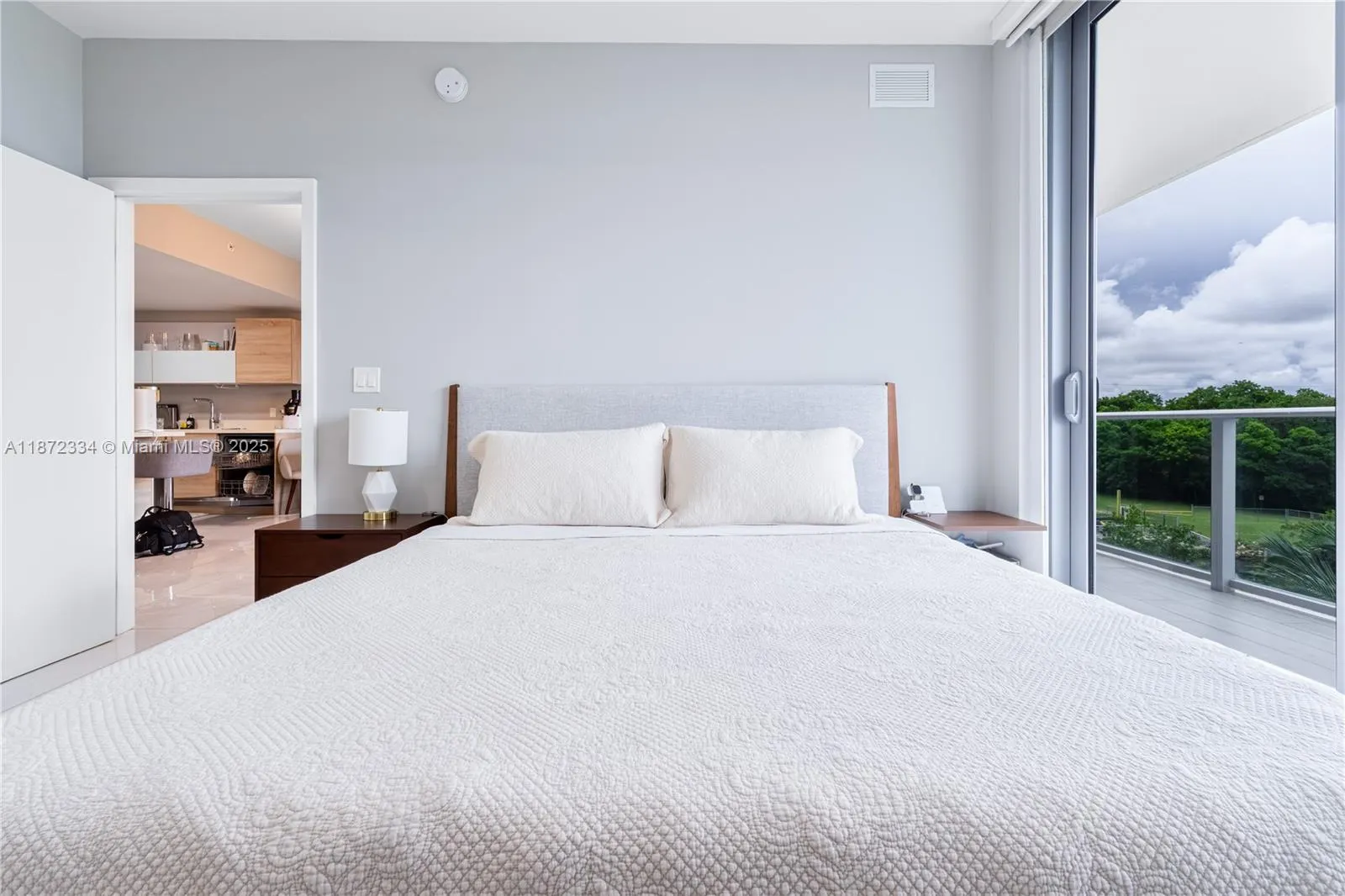 16385 Biscayne Blvd, #405