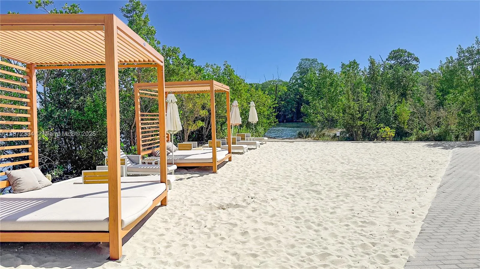 16385 Biscayne Blvd, #405