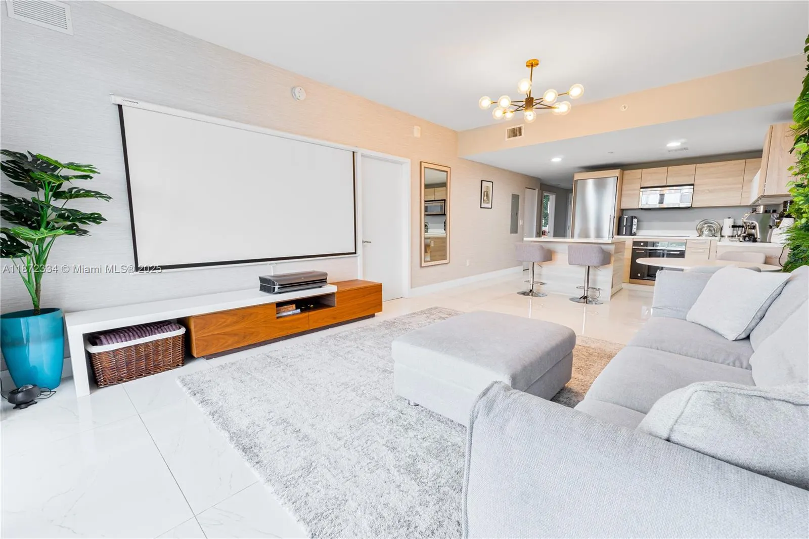 16385 Biscayne Blvd, #405