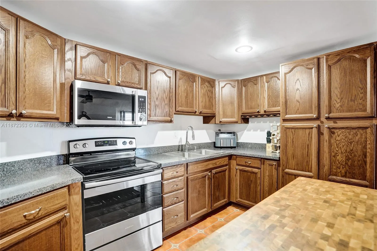 1000 Parkview Dr, #412