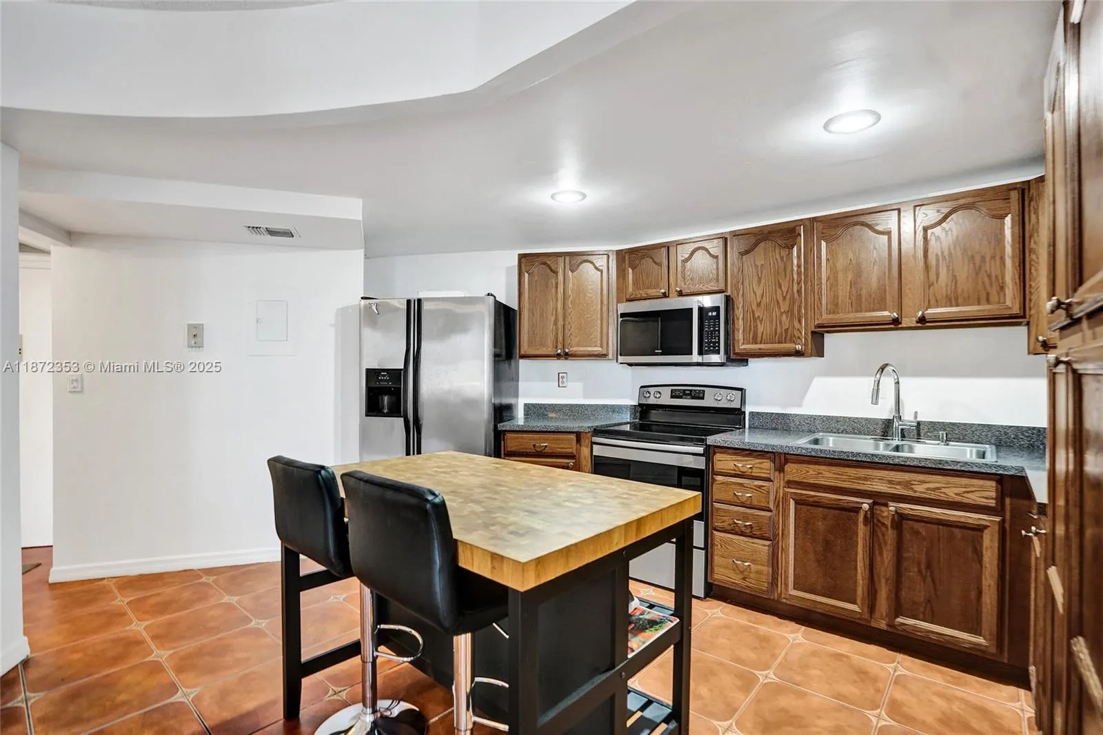 1000 Parkview Dr, #412