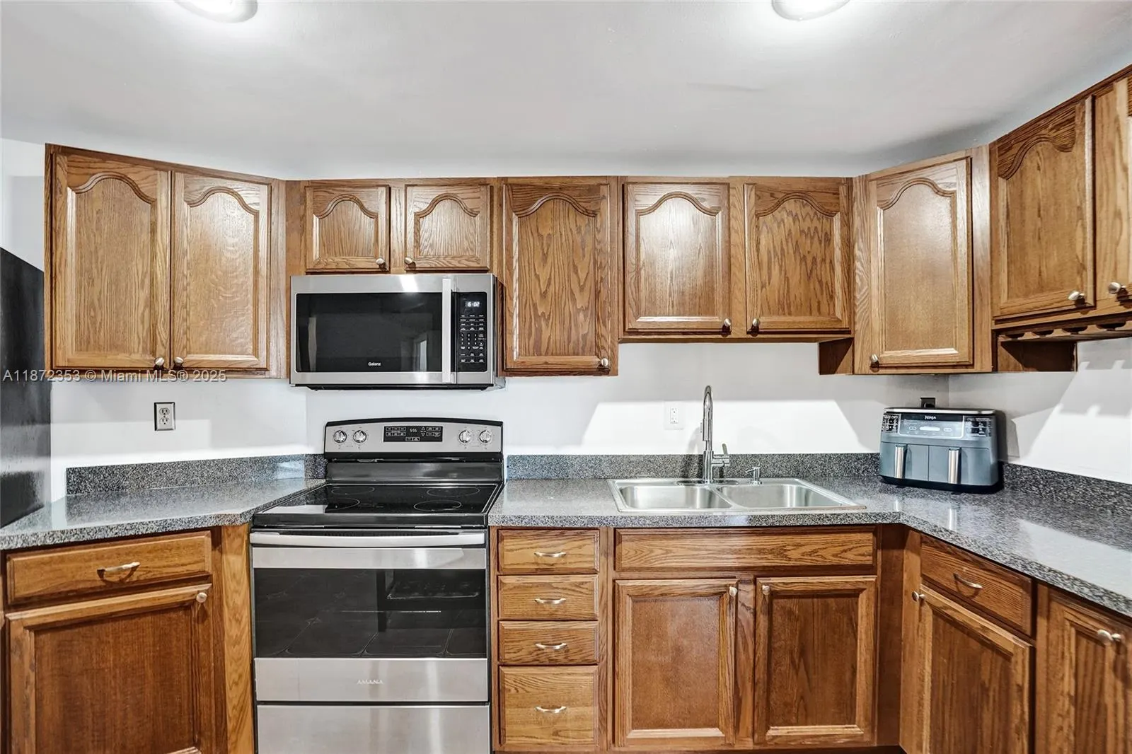 1000 Parkview Dr, #412