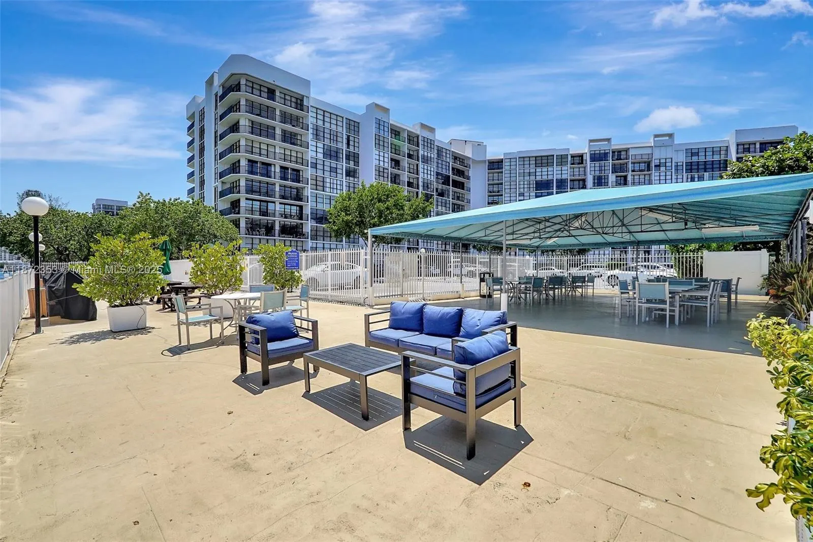 1000 Parkview Dr, #412