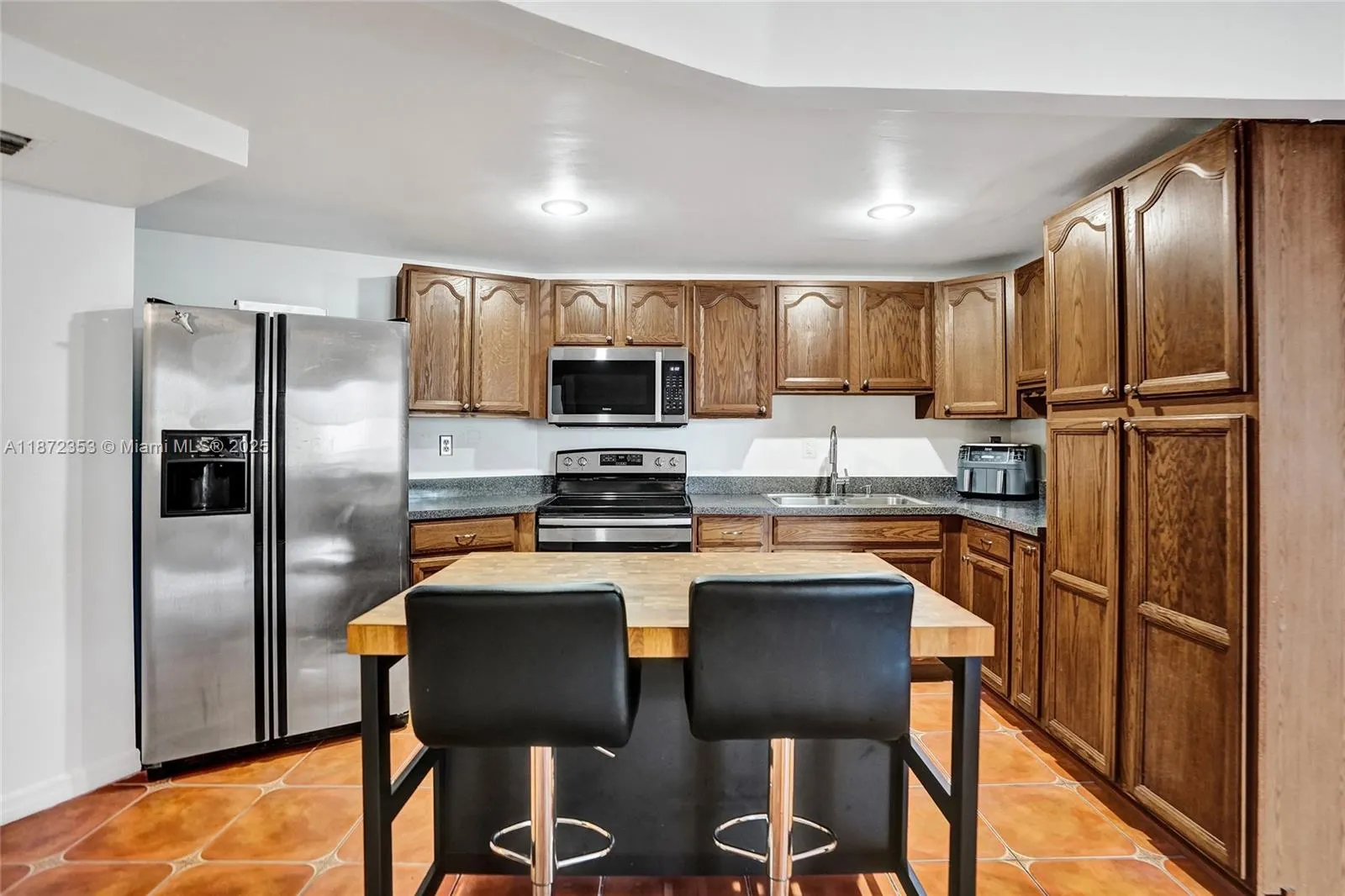 1000 Parkview Dr, #412