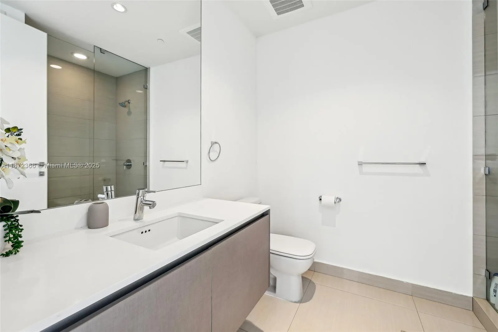 3250 NE 188th St, #607