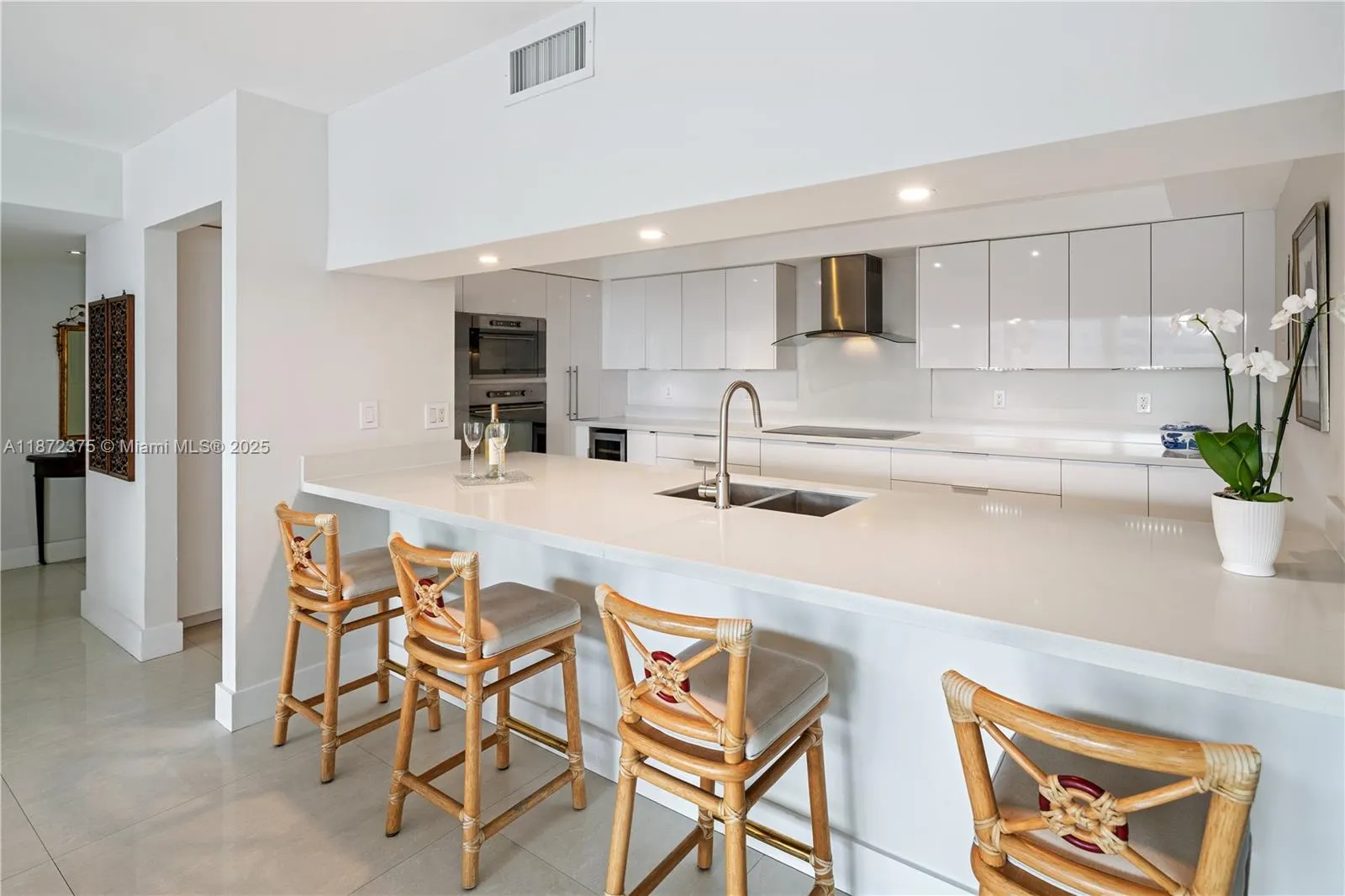 199 Ocean Lane Dr, #1005