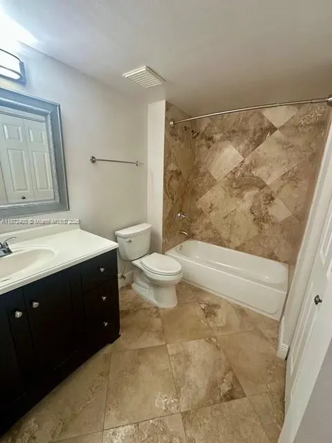2424 Centergate Dr, #204