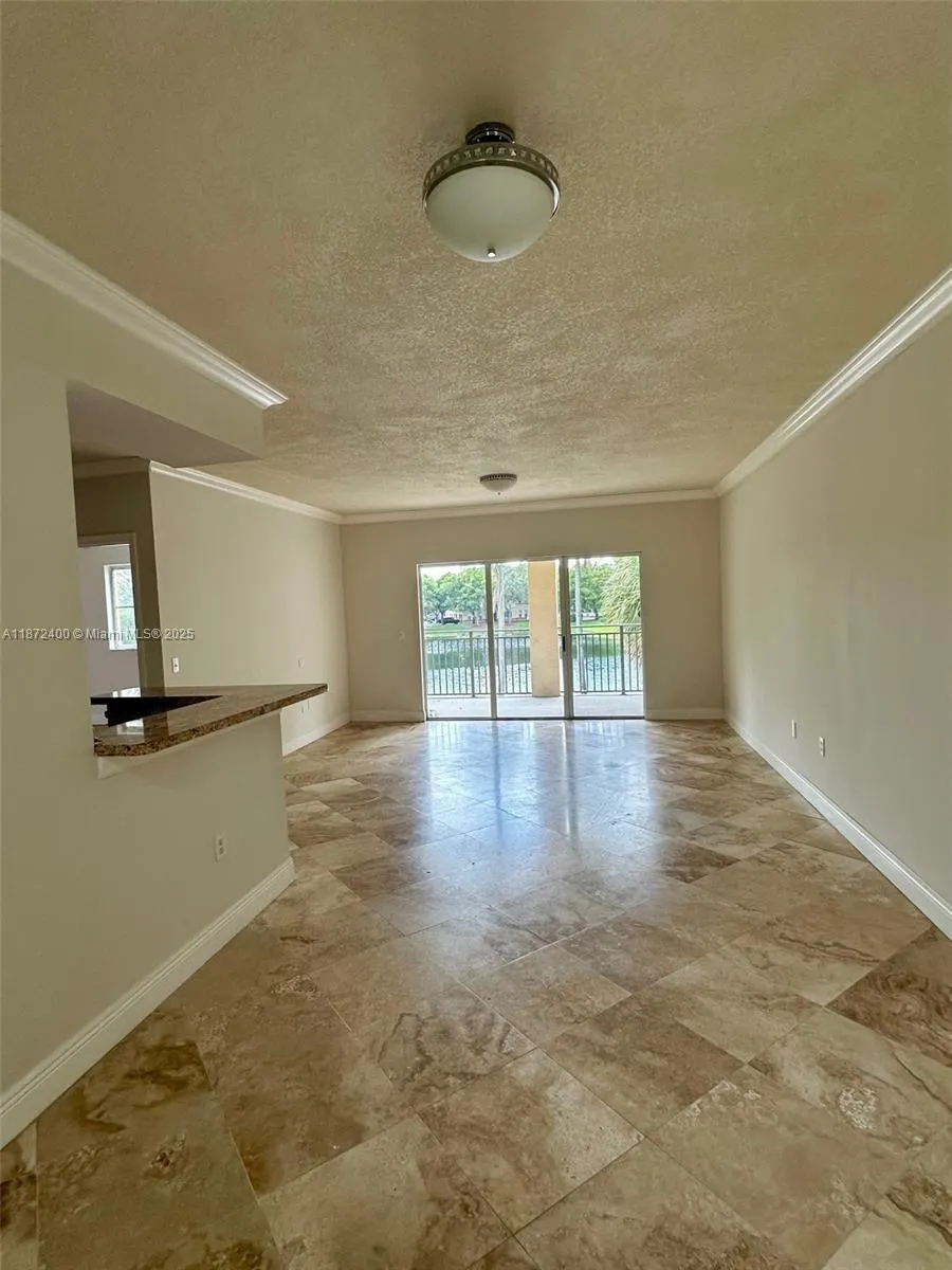 2424 Centergate Dr, #204