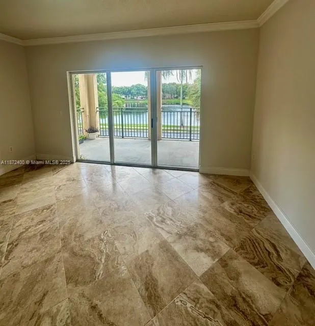 2424 Centergate Dr, #204