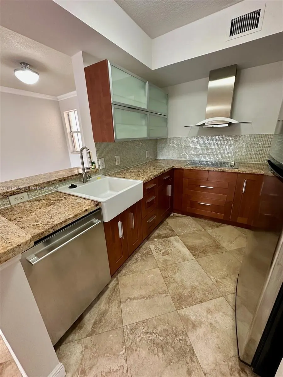 2424 Centergate Dr, #204