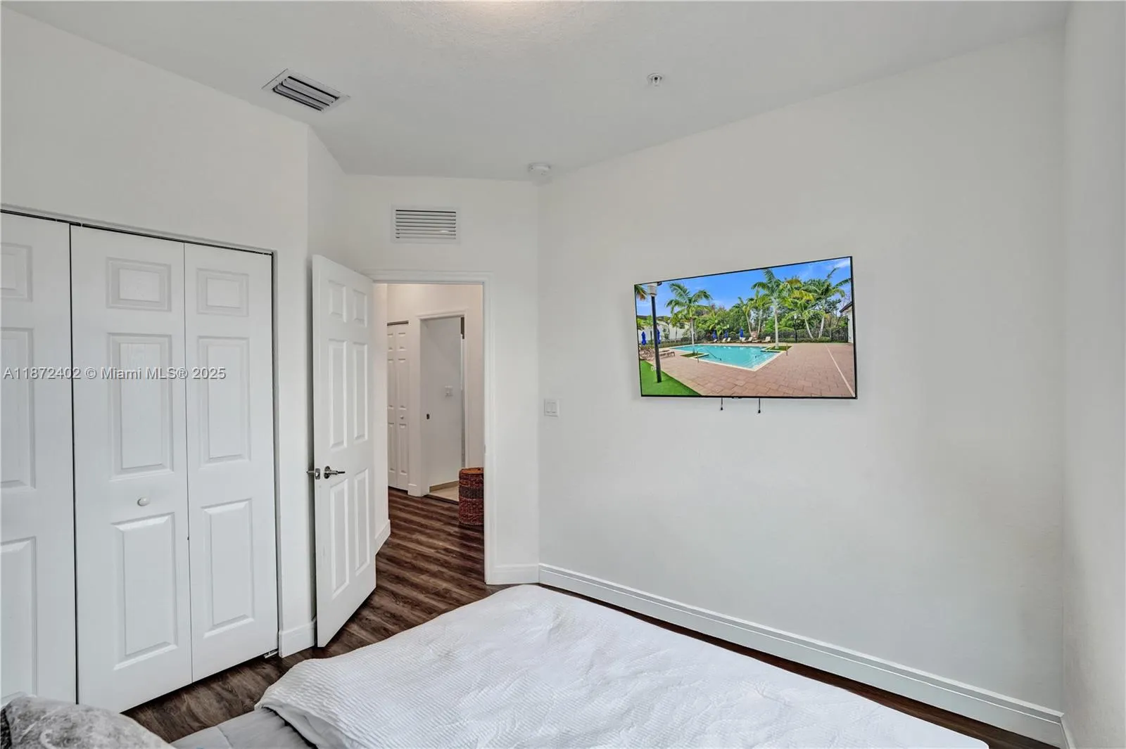 136 SW 185th Way