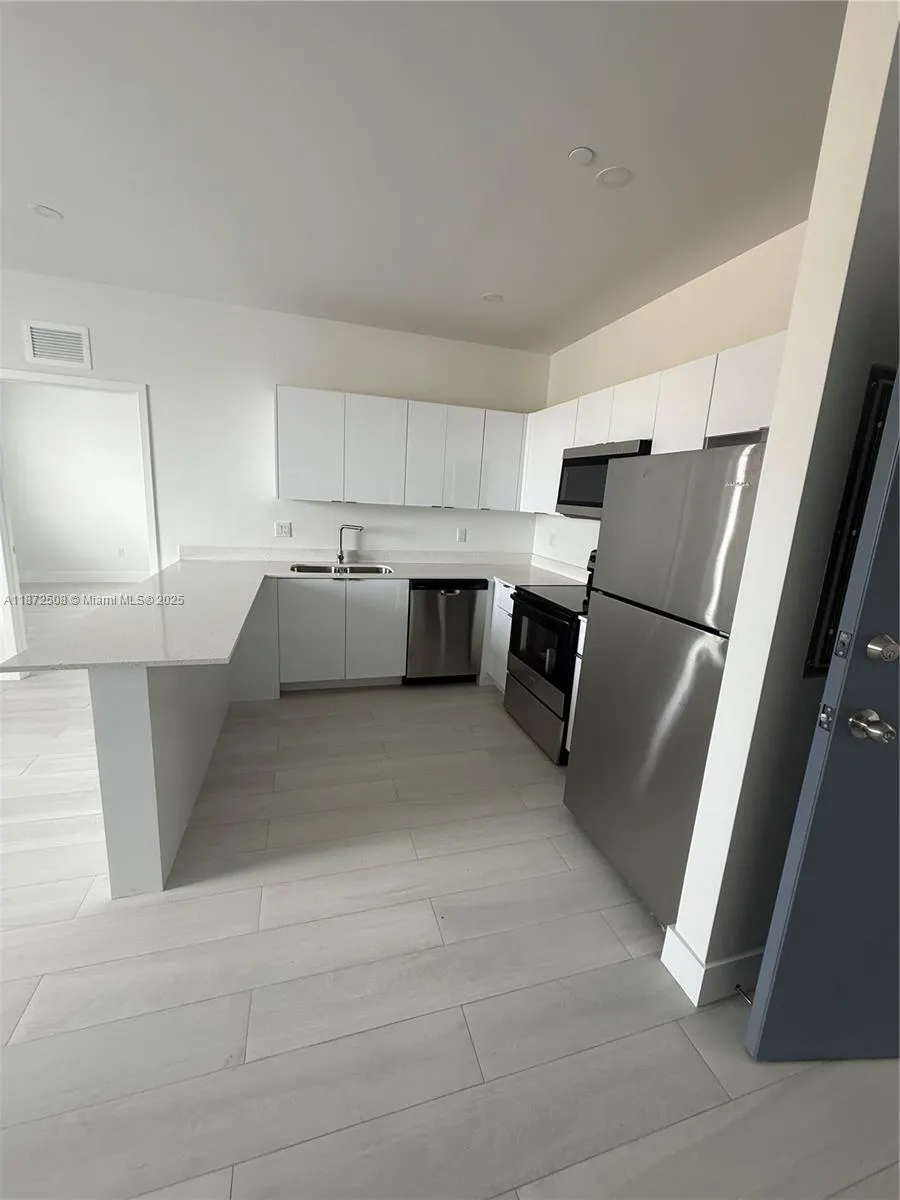 1091 E 17th St, #302