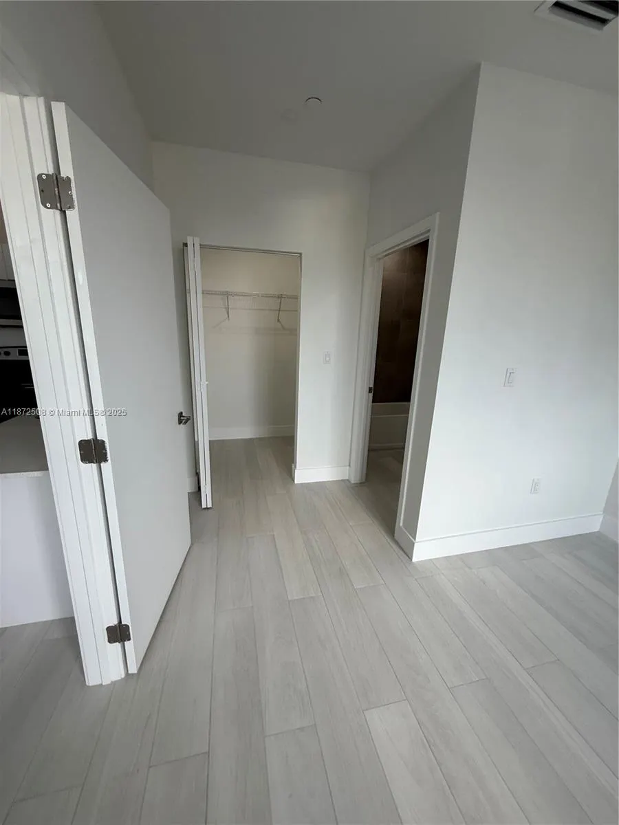 1091 E 17th St, #302
