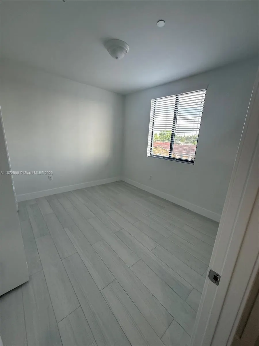 1091 E 17th St, #302