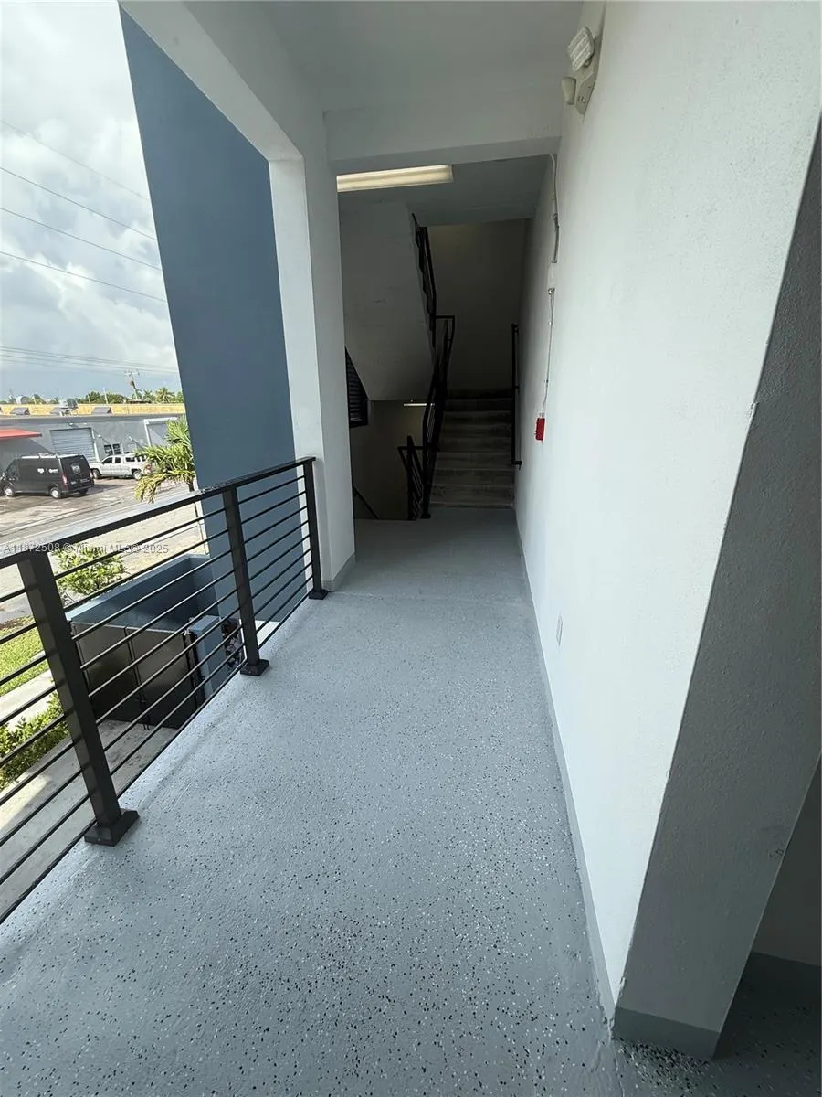 1091 E 17th St, #302