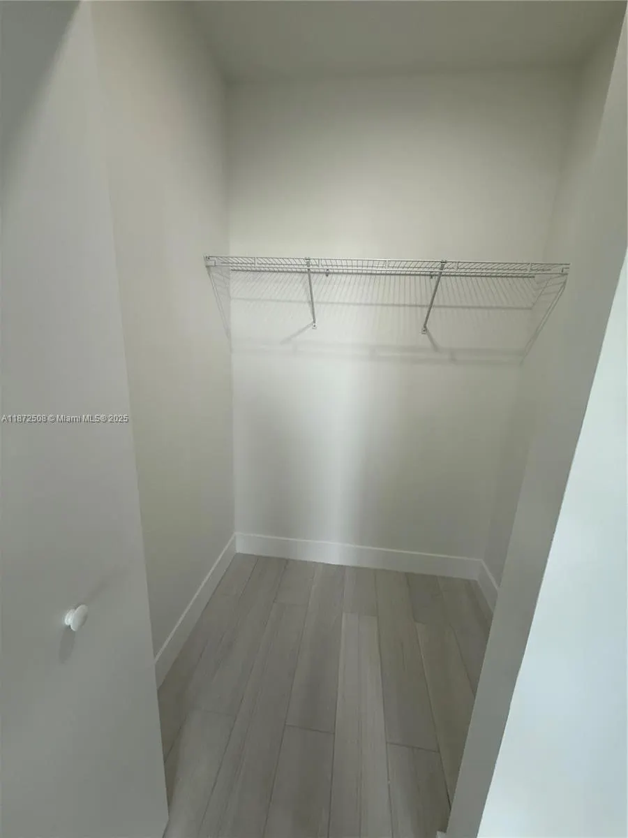 1091 E 17th St, #302