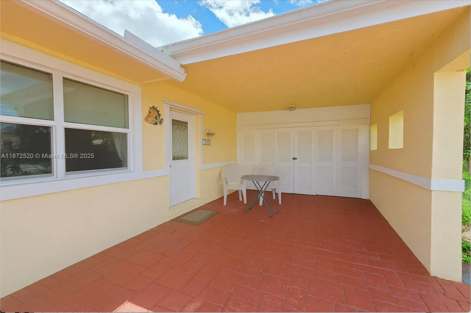 1960 SW 28th Way