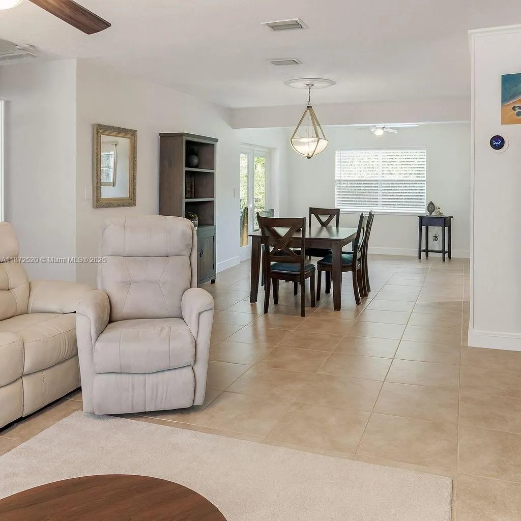 1960 SW 28th Way