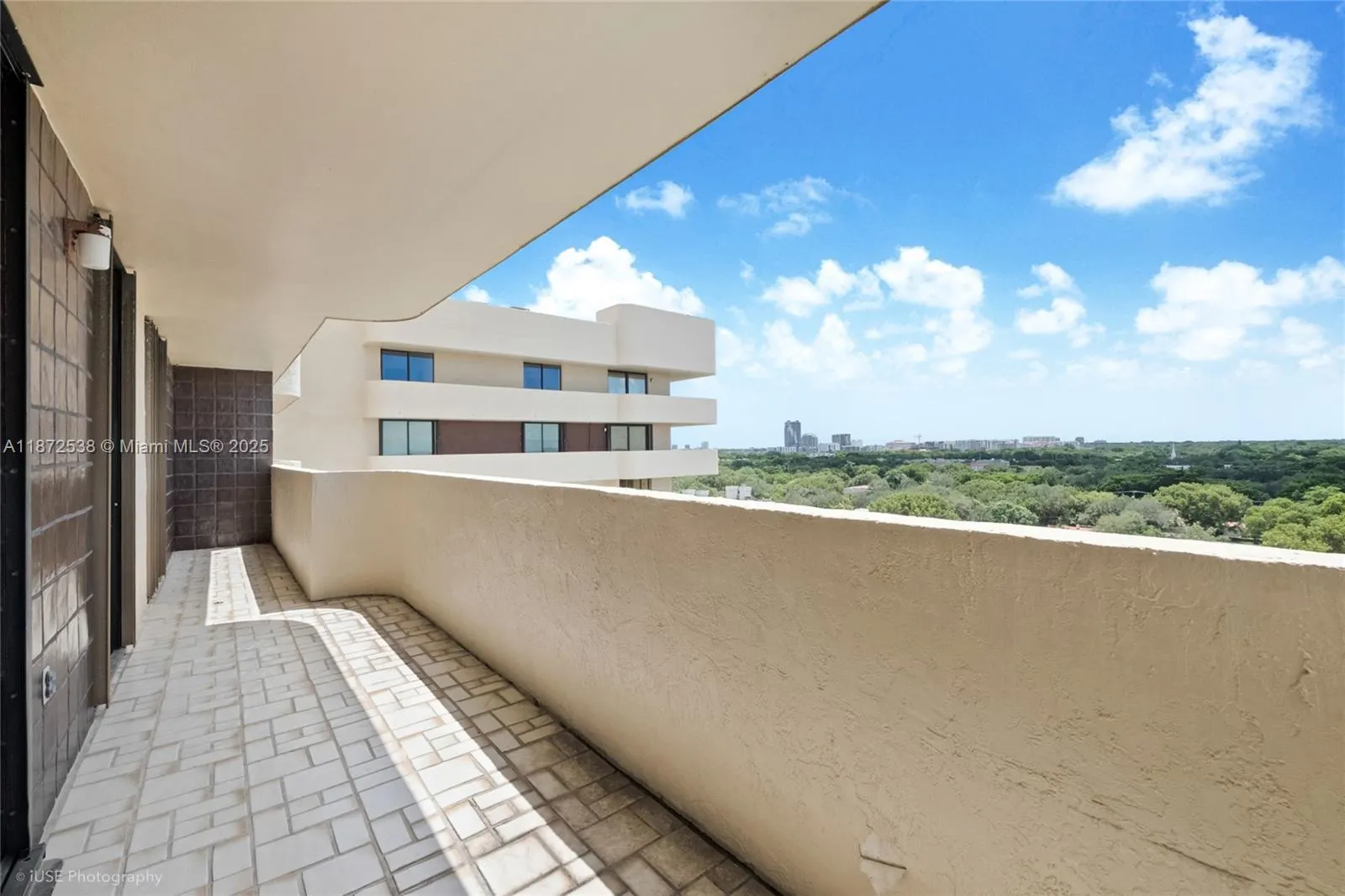 600 Biltmore Way, #1218