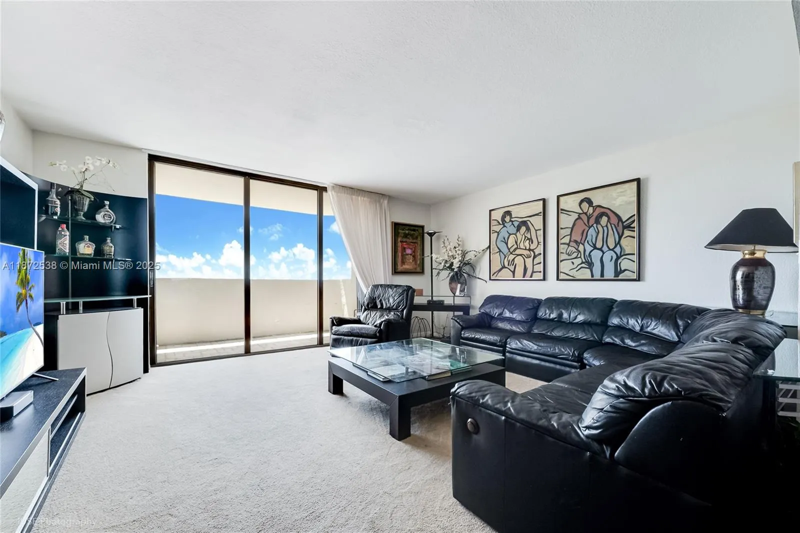 600 Biltmore Way, #1218