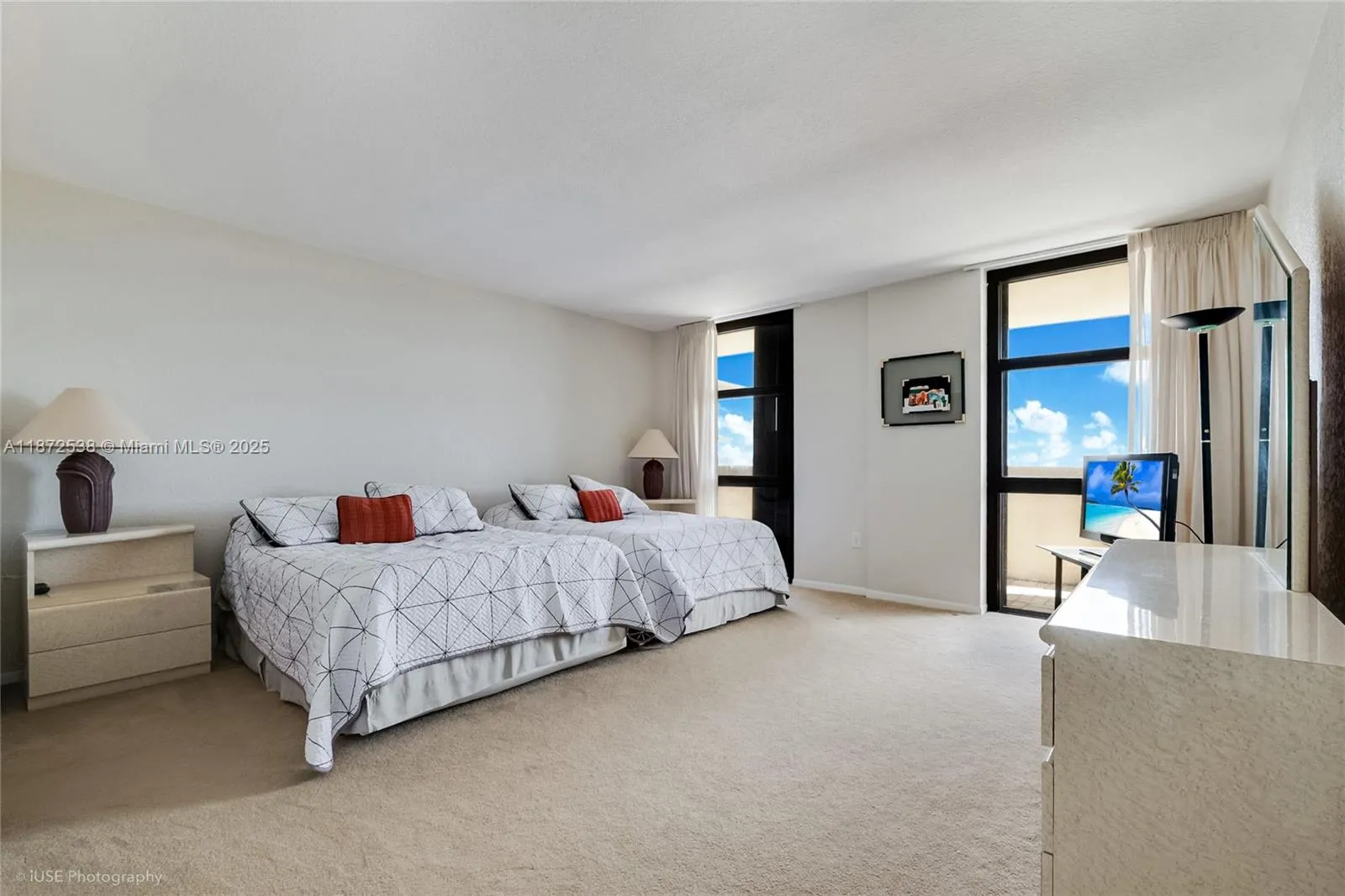 600 Biltmore Way, #1218