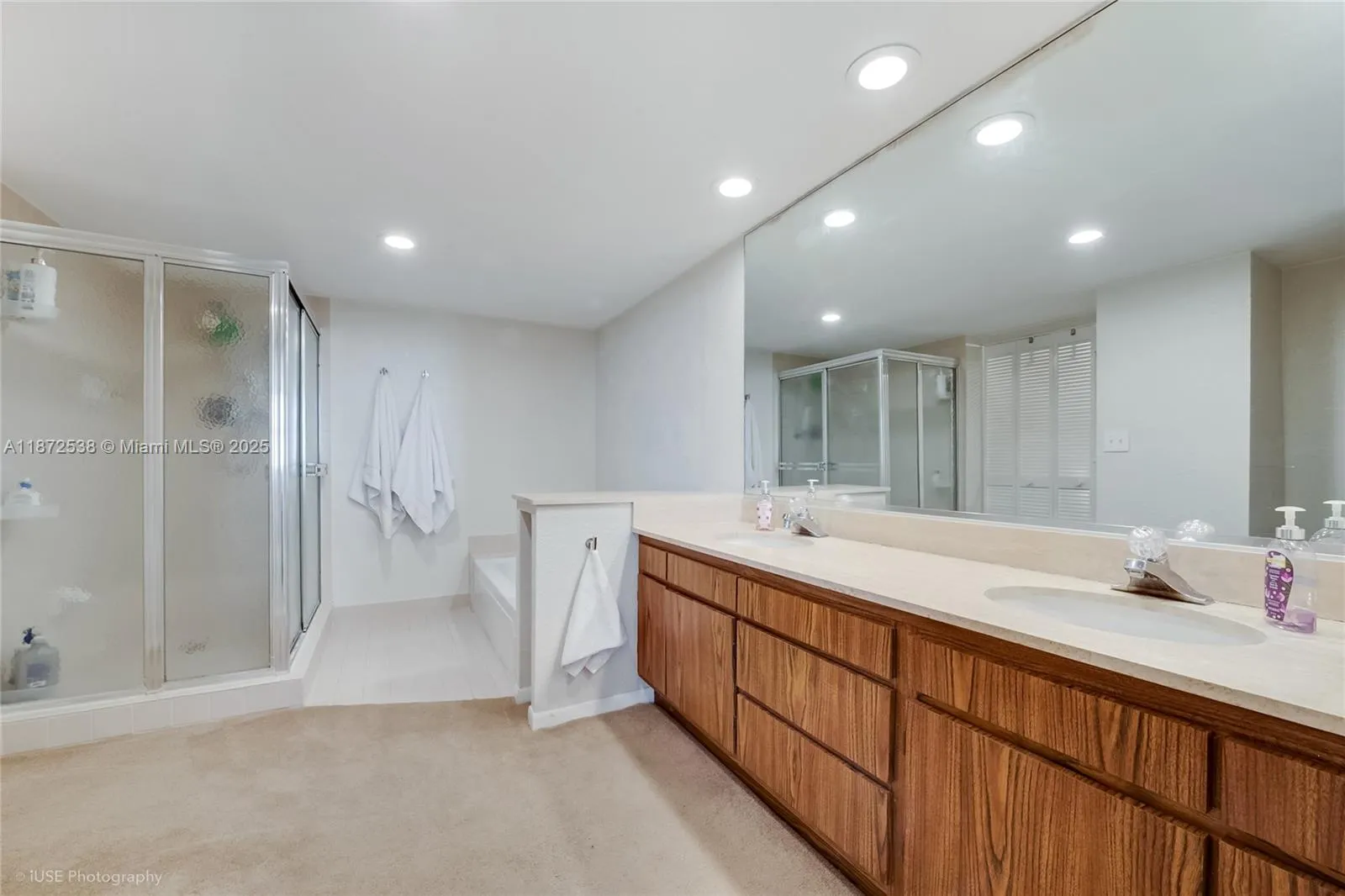 600 Biltmore Way, #1218