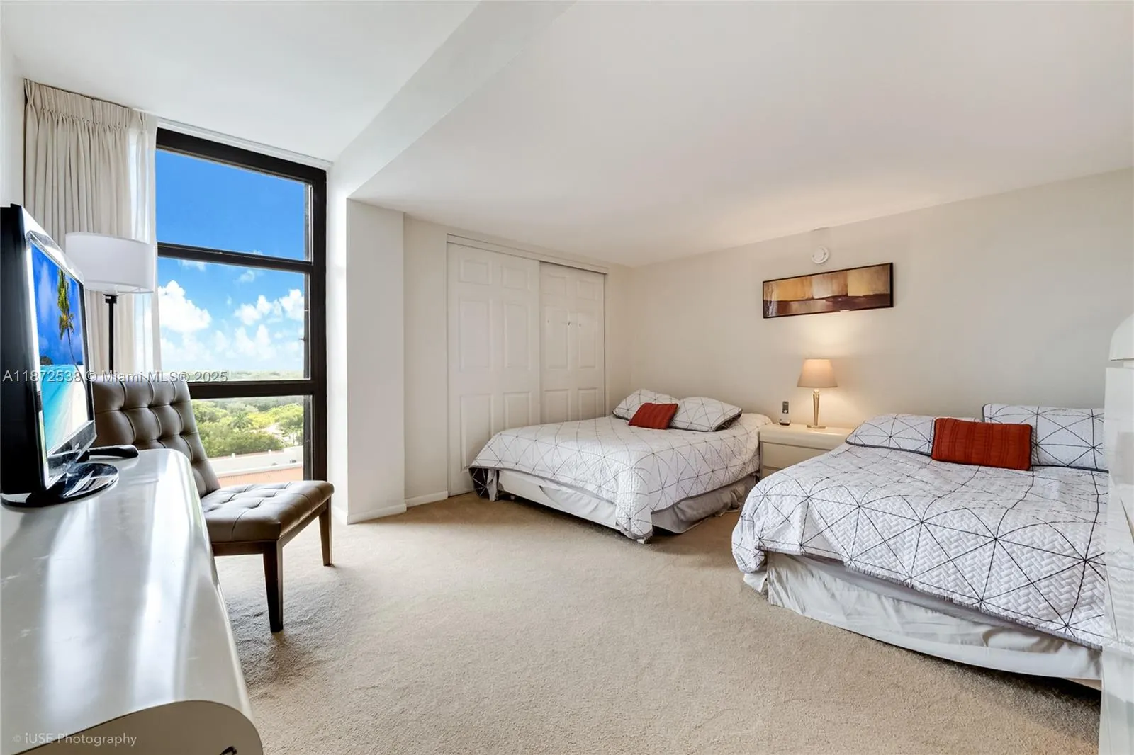 600 Biltmore Way, #1218