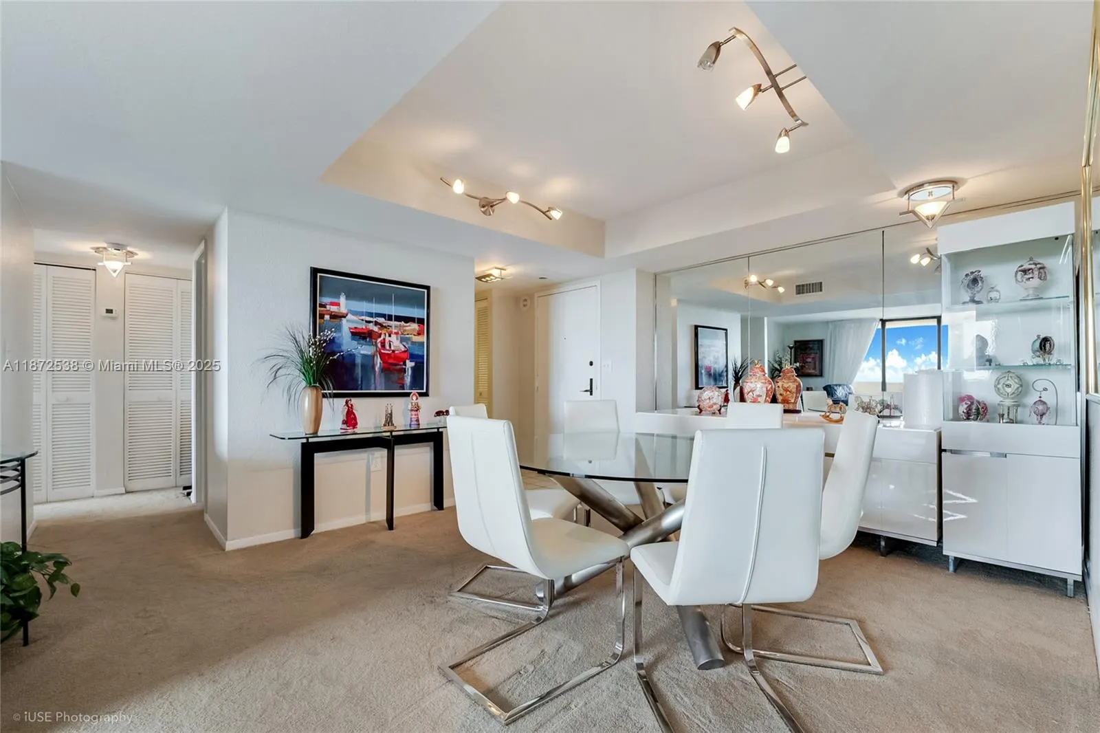600 Biltmore Way, #1218
