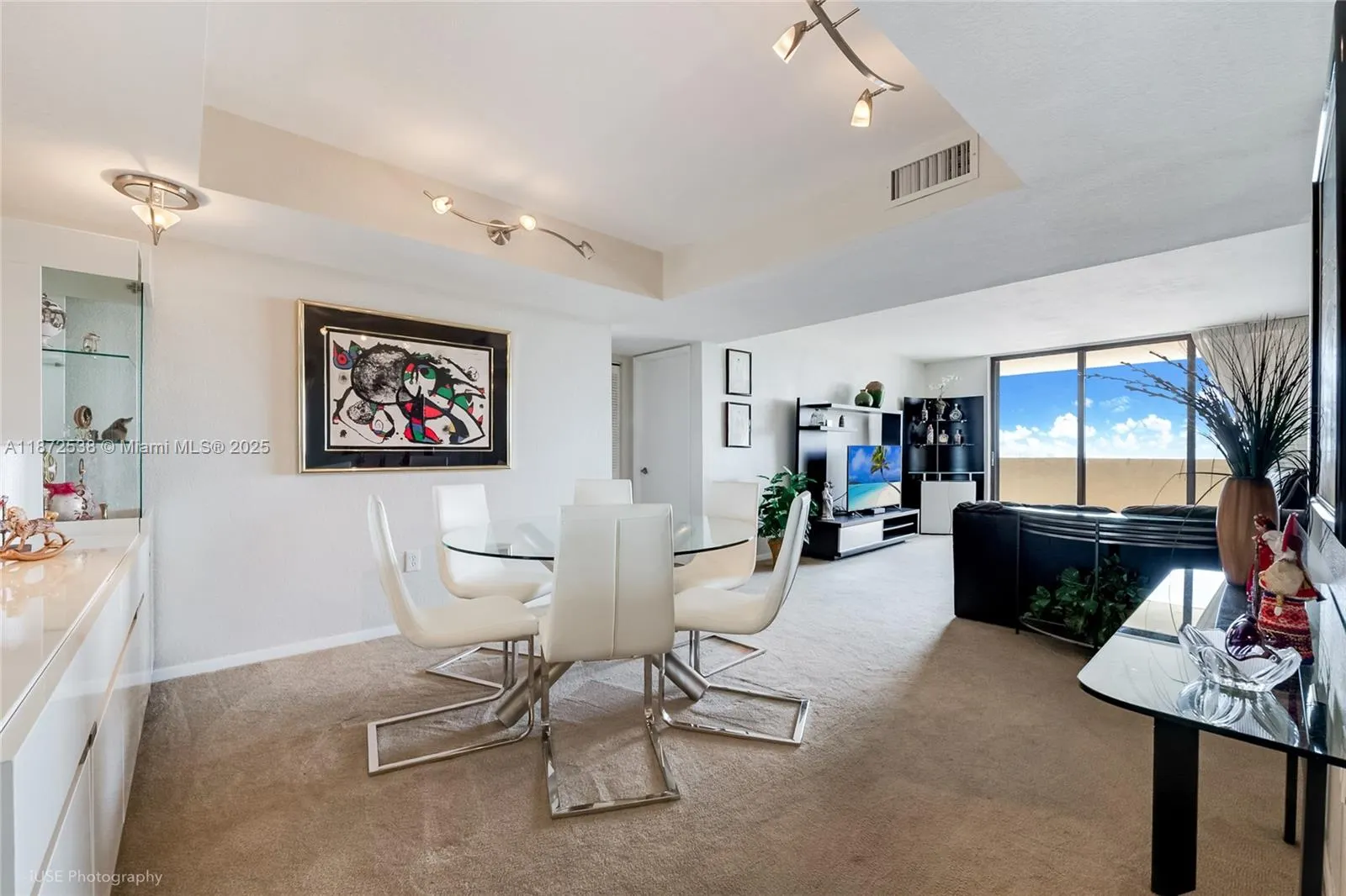 600 Biltmore Way, #1218
